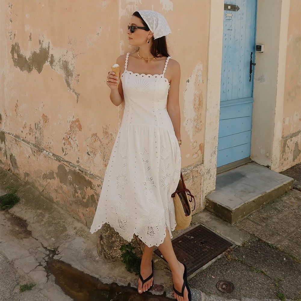 Farm Rio: Richelieu Scalloped Broderie Anglaise Linen-Blend Midi Dress - Picture 9 of 14